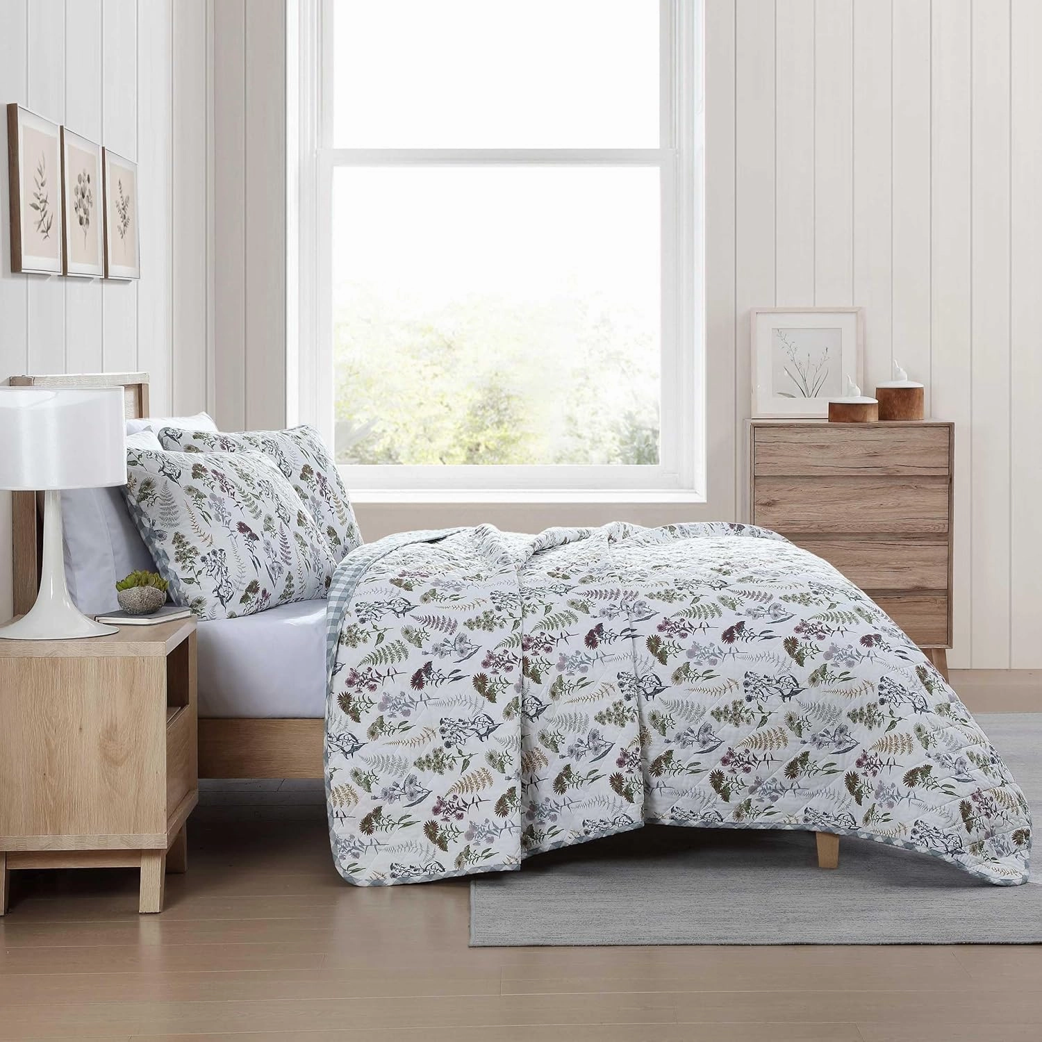 Eddie Bauer - King Quilt Set, Reversible Cotton Bedding with Matching Shams, Classic Floral Home Decor with Plaid Reverse (Flower Field Green, King)