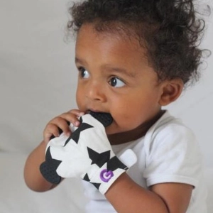 Gummee Deluxe Pack-Gummee Glove Black and White and Link N Teethe