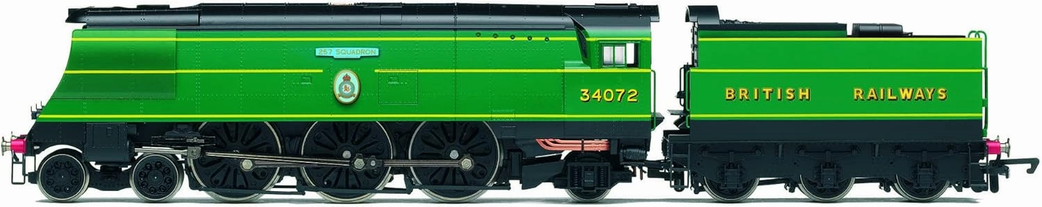 Hornby Steam Train - R30129 BR, Battle of Britain Class, 4-6-2, 34072 '257 Squadron' - Era 4 00 Gauge Locomotives for Train Set, Engine Models for Adults - 1:76 Scale Model Gift