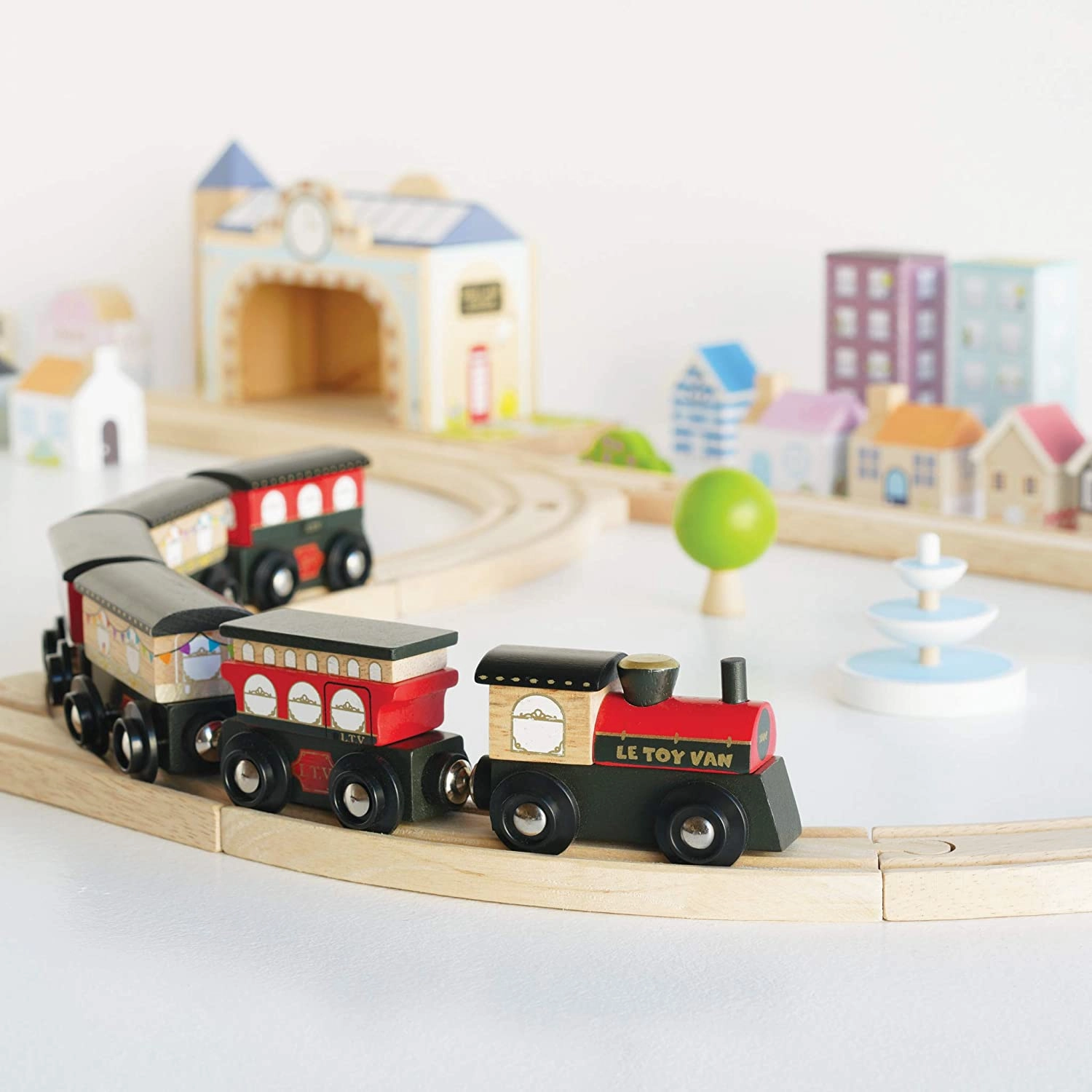 Le Toy Van Royal Express Train (Red)