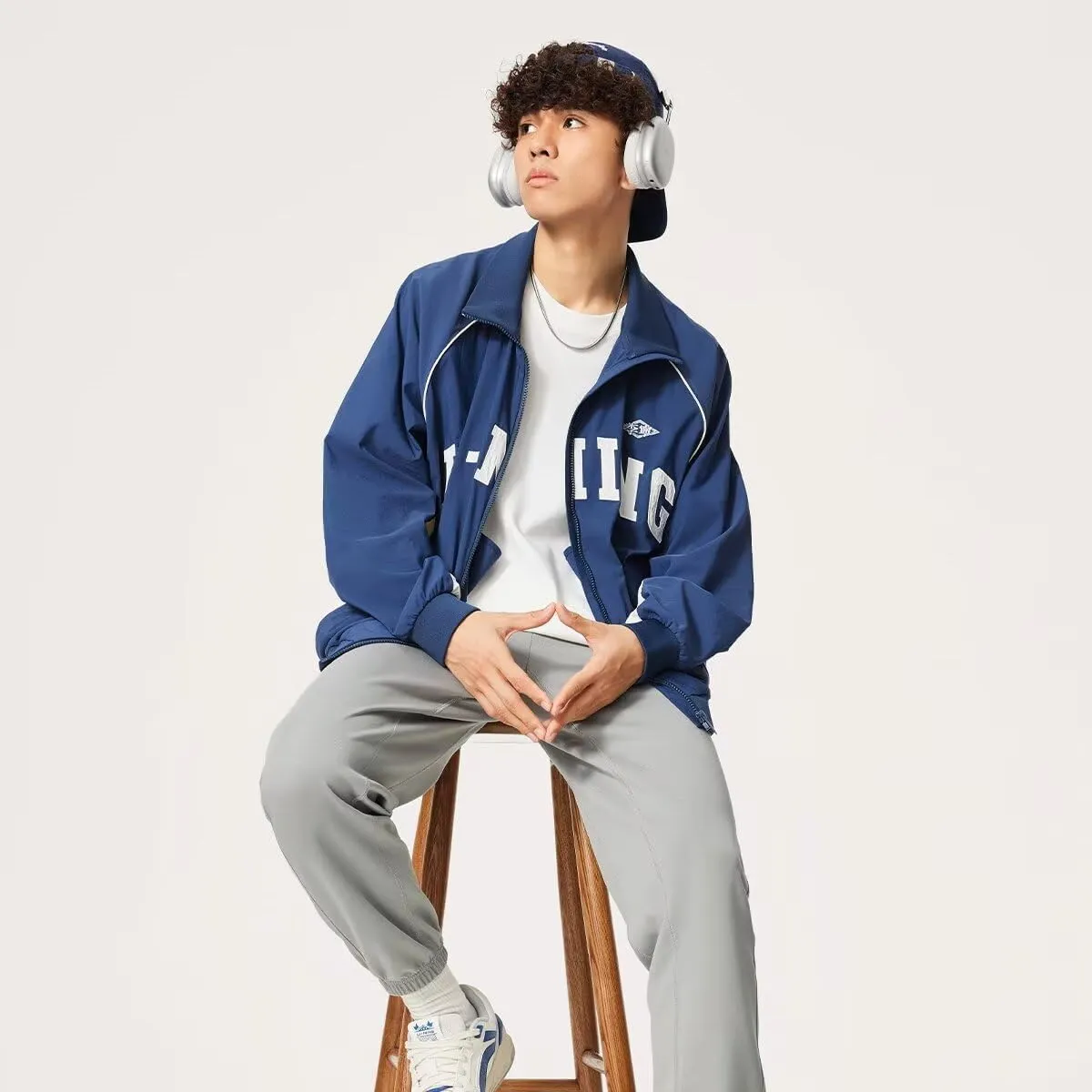 LI-NING Sports Trend Series Men's Anti Splash Loose Sports Windbreaker AFDU843
