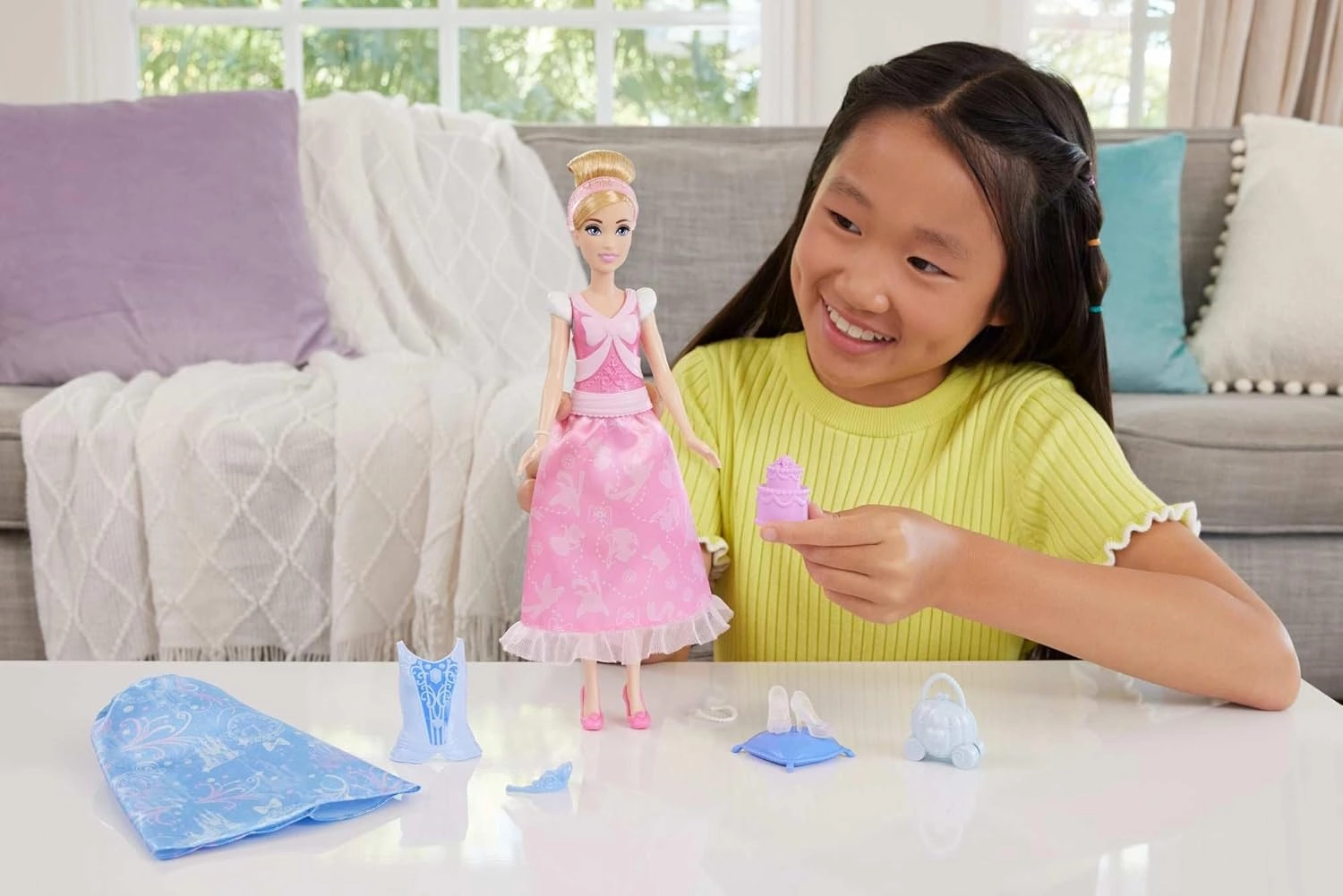 Mattel Disney Princess Toys, Cinderella Fashion Doll with 2 Looks, 9 Accessories, 2 Snap-On Bodices & 2 Skirts, 2-in-1 Stories Inspired by Disney Movie