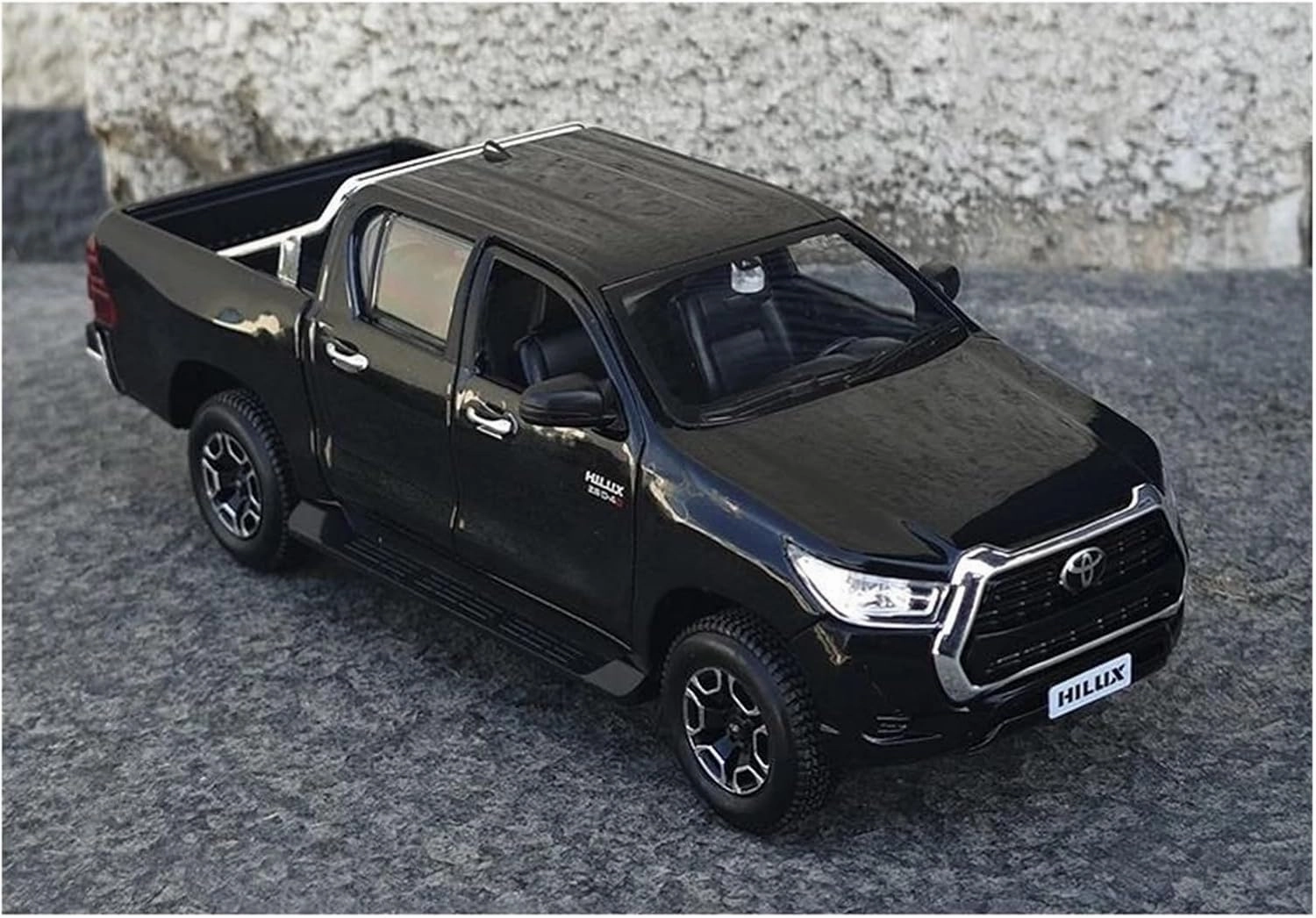 Metal Die Cast Toy Cars 1:27 for Toyota Hilux Pickup Small Scale Landscape Street Layout Three-Dimensional Model Car for Home Or Office Décor(Black)