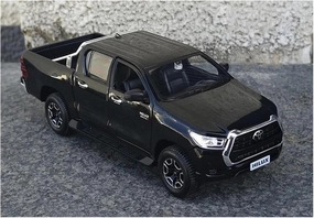 Metal Die Cast Toy Cars 1:27 for Toyota Hilux Pickup Small Scale Landscape Street Layout Three-Dimensional Model Car for Home Or Office Décor(Black)