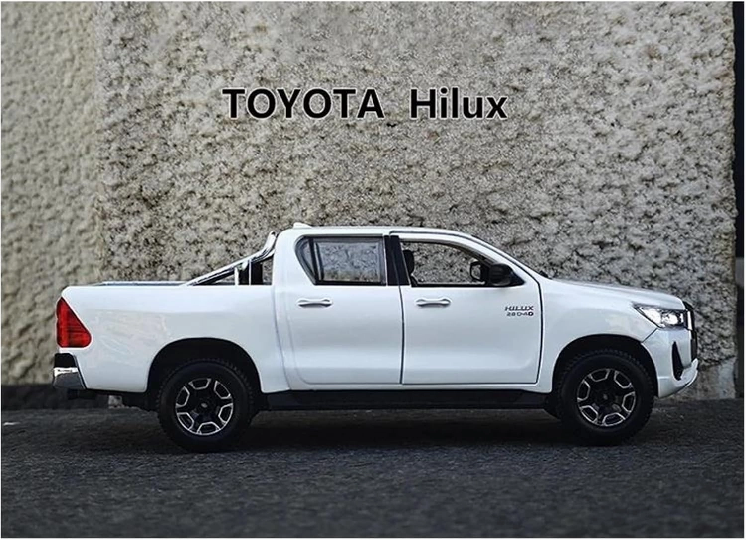 Metal Die Cast Toy Cars 1:27 for Toyota Hilux Pickup Small Scale Landscape Street Layout Three-Dimensional Model Car for Home Or Office Décor(Black)