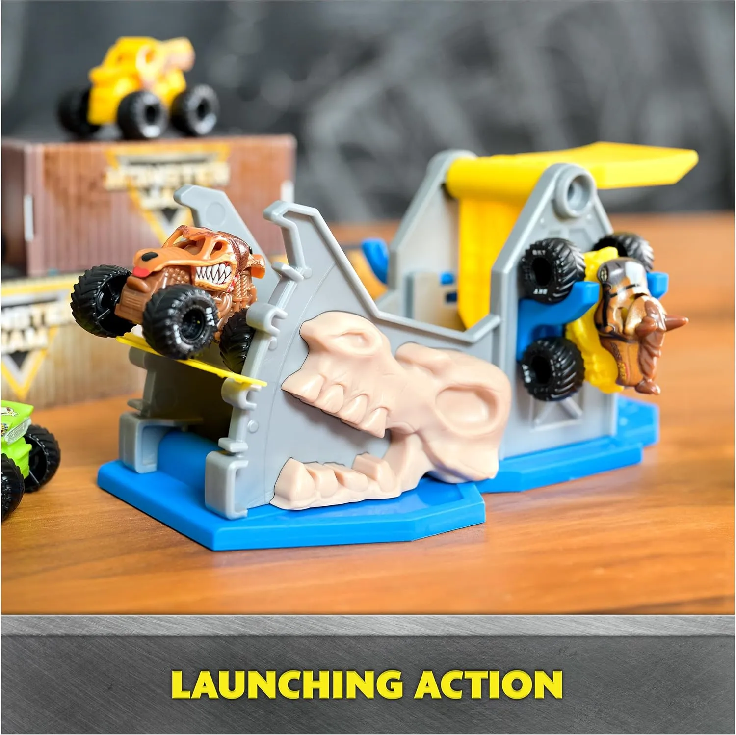 Monster Jam Mini Jams, Earthshaker Boneyard Blaster Mega Frenzy Playset with 10 Mini Trucks, Kids Toys for Ages 3 and Up