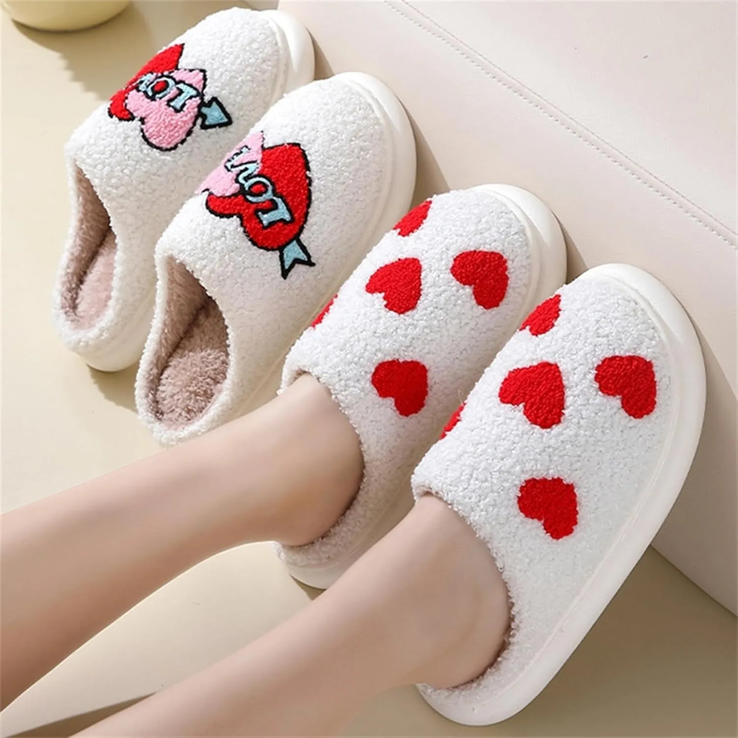 Obosoyo Plush Slippers Couples Cozy Heart Indoor Slippers Men Women Thick Sole Fuzzy Warm Winter