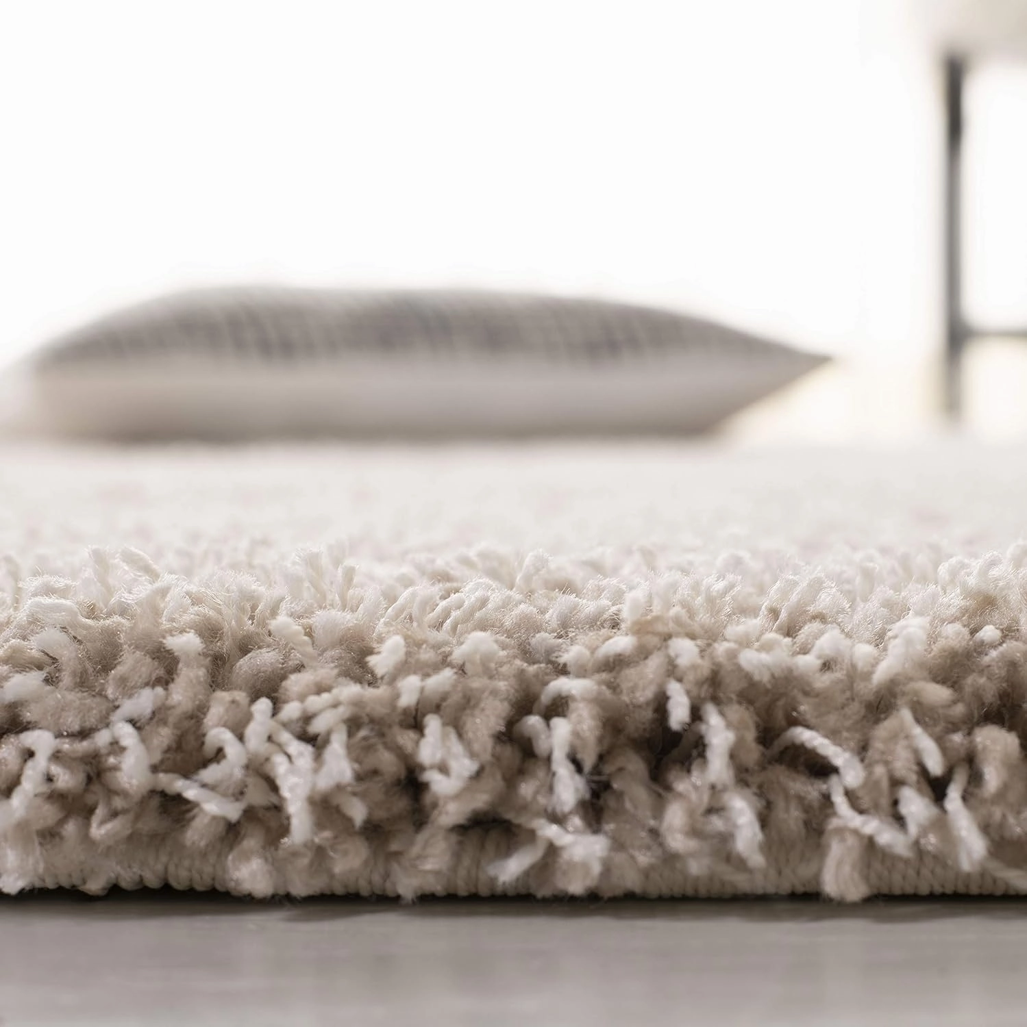 SAFAVIEH California Shag Collection Area Rug - 5'3" Round, Beige, Non-Shedding & Easy Care, 2-inch Thick Ideal for High Traffic Areas in Living Room, Bedroom (SG151-1313)
