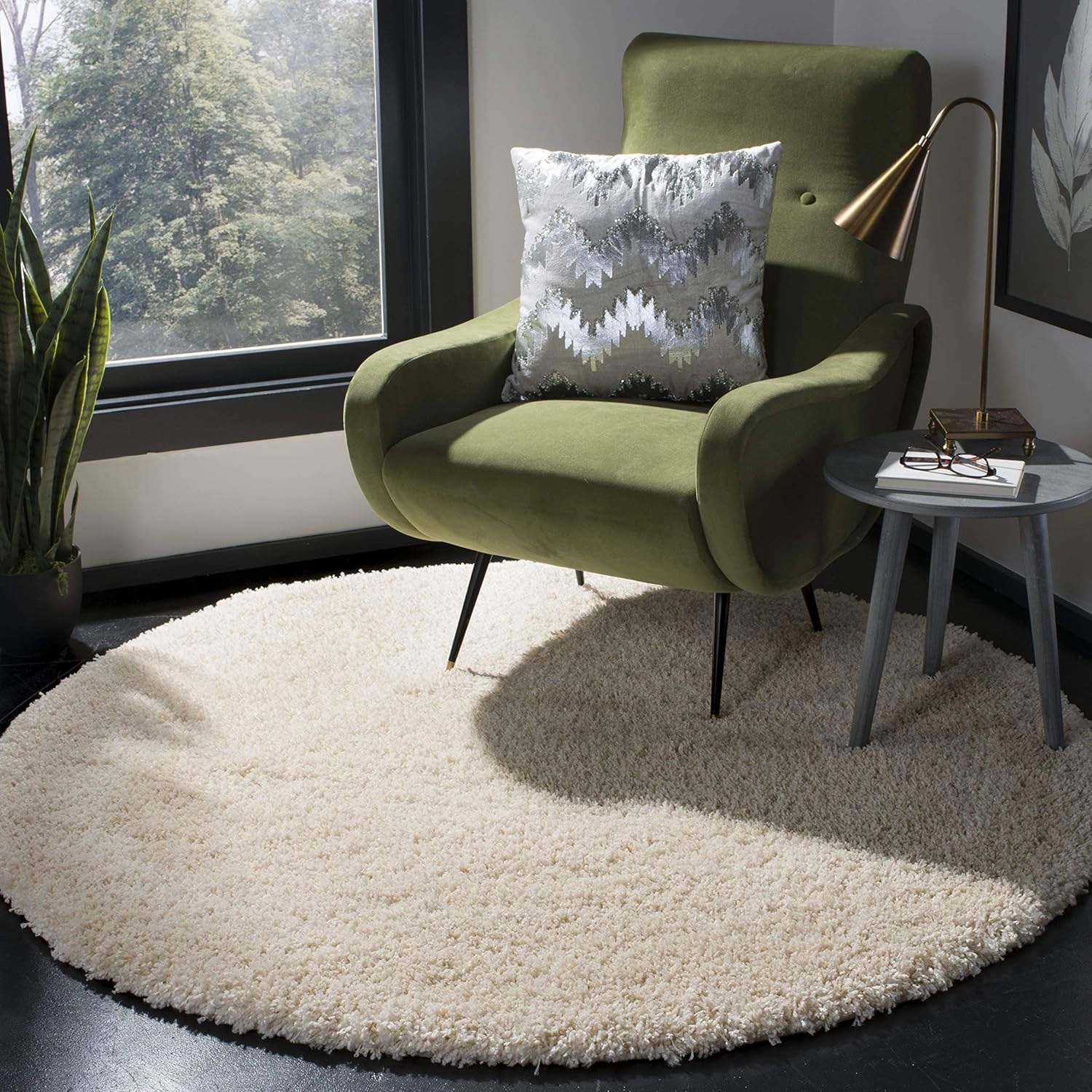 SAFAVIEH California Shag Collection Area Rug - 5'3" Round, Ivory, Non-Shedding & Easy Care, 2-inch Thick Ideal for High Traffic Areas in Living Room, Bedroom (SG151-1212)
