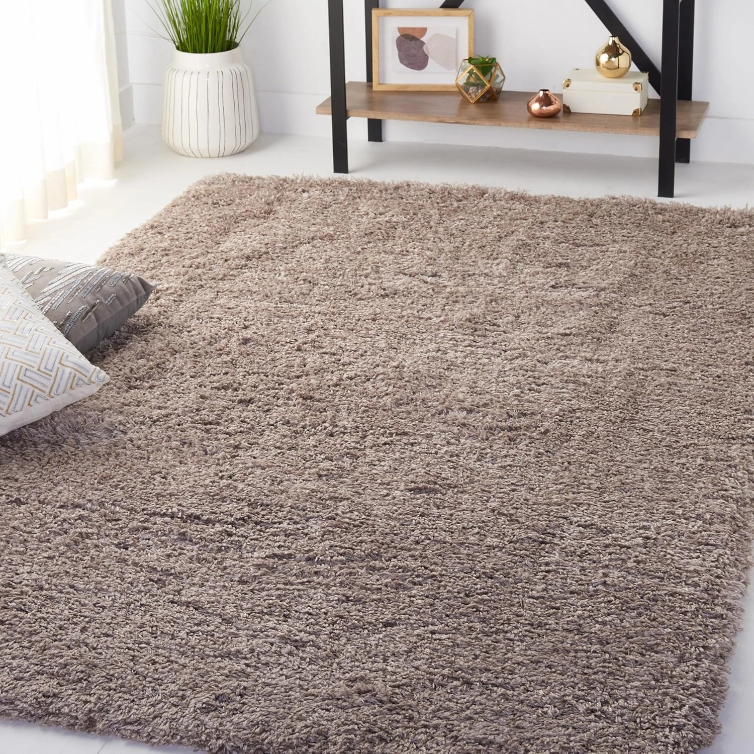 SAFAVIEH Polar Shag Collection Area Rug - 5'1" x 7'6", Mushroom, Solid Glam Design, Non-Shedding & Easy Care, 3-inch Thick Ideal for High Traffic Areas in Living Room, Bedroom (PSG800C)
