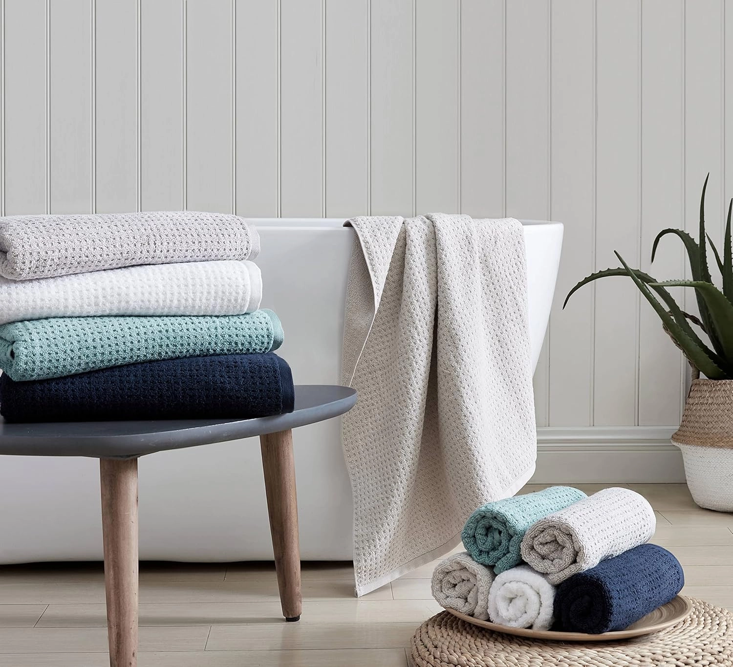 Tommy Bahama - Bath Towels, Highly Absorbent Cotton Bathroom Decor, Low Linting & Fade Resistant, Oeko-Tex Certified (Northern Pacific Bay Blue, 6-Piece)