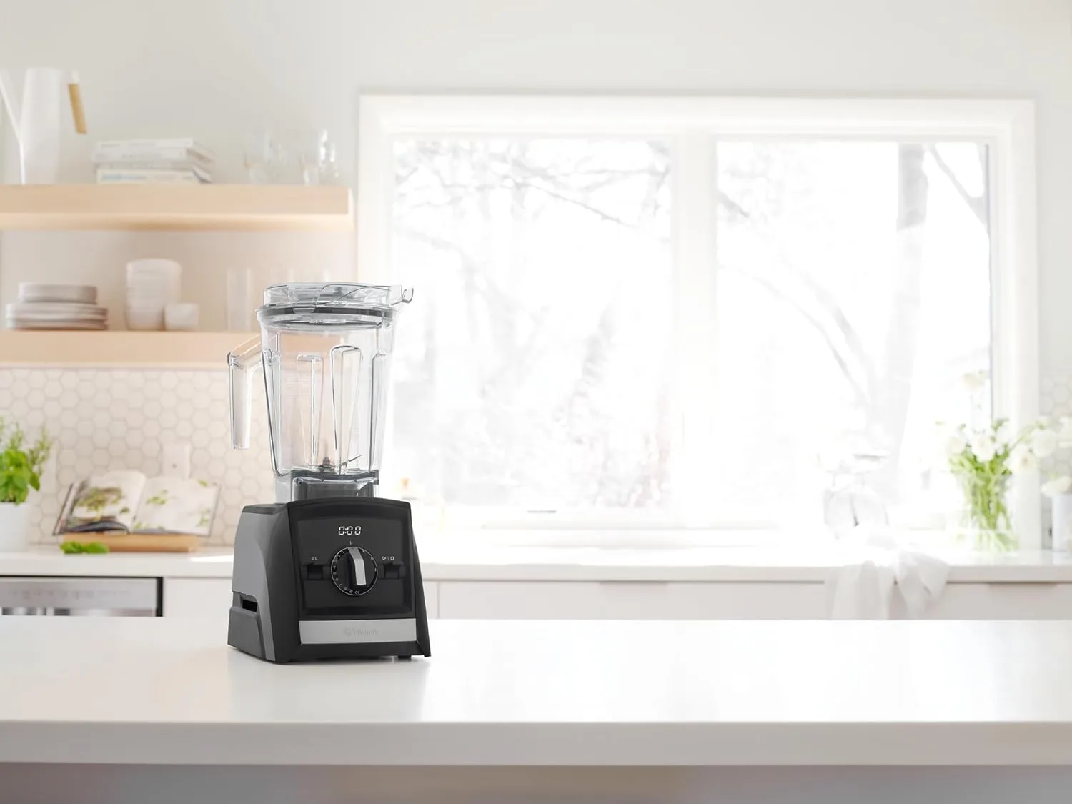 Vitamix A2500 Ascent Series Smart Blender, Professional-Grade, 64 oz. Low-Profile Container, Black (Renewed)