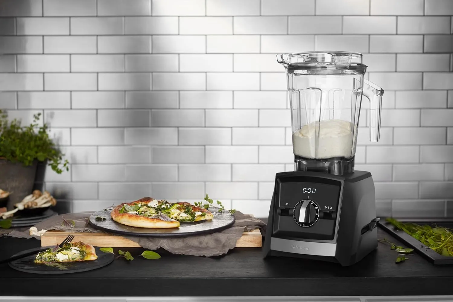 Vitamix A2500 Ascent Series Smart Blender, Professional-Grade, 64 oz. Low-Profile Container, Black (Renewed)