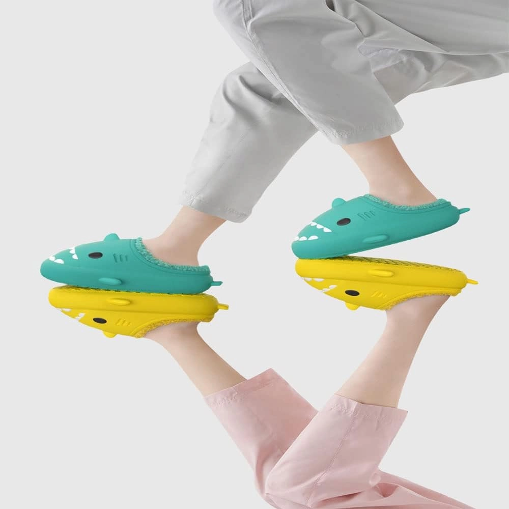 Winter Shark Slides, Plush Warm Shark Slides, Animal Slippers Warm Non-slip Soft Comfy Fluffy Cloud Shark Slides